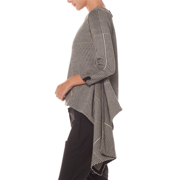 Unbalanced Length Long-Sleeve Knit Top - Picture 2 of 6